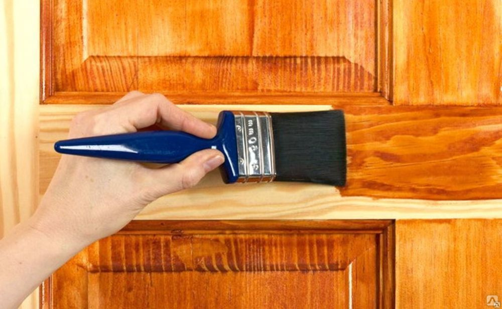 как покрасить лаком дверь межкомнатную