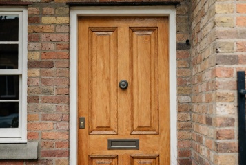 Как выбрать дверь для дачи или загородного дома - интернет-магазин "Курская Дверная Компания"