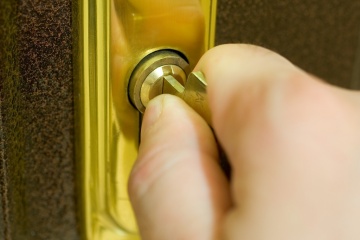Что делать, если застрял ключ в замке? - интернет-магазин "Курская Дверная Компания"